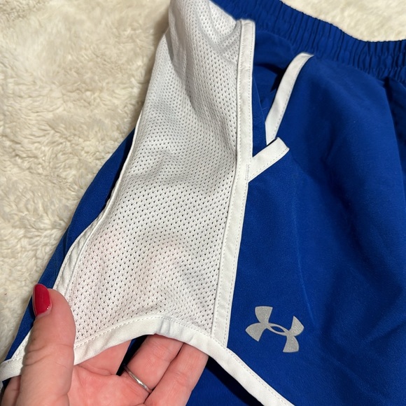 Large - shorts IMG - has lining in it - Picture 2 of 5